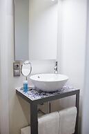 Stay Komodo Byron Suites