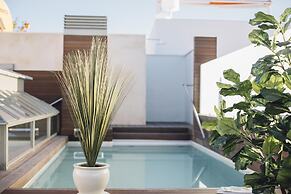 Stay Komodo Byron Suites