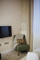 Stay Komodo Byron Suites