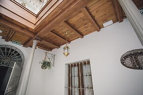 Stay Komodo Byron Suites