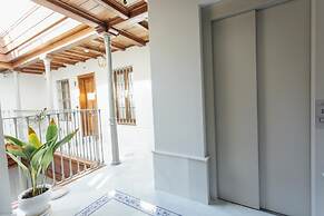 Stay Komodo Byron Suites