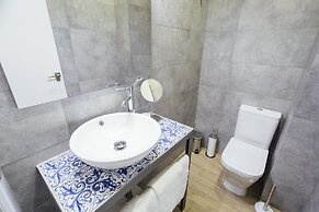 Stay Komodo Byron Suites