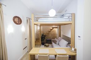 Stay Komodo Byron Suites