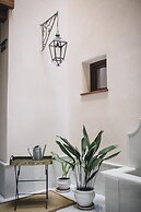 Stay Komodo Byron Suites