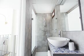 Stay Komodo Byron Suites