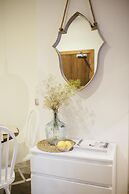 Stay Komodo Byron Suites