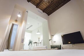 Stay Komodo Byron Suites