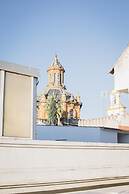 Stay Komodo Byron Suites