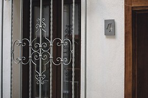 Stay Komodo Byron Suites