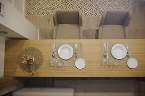 Stay Komodo Byron Suites