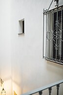 Stay Komodo Byron Suites