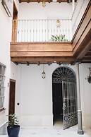 Stay Komodo Byron Suites