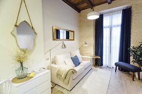 Stay Komodo Byron Suites