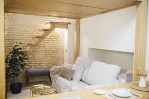 Stay Komodo Byron Suites