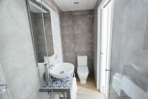 Stay Komodo Byron Suites