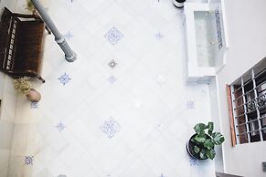 Stay Komodo Byron Suites