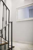 Stay Komodo Byron Suites