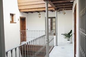 Stay Komodo Byron Suites