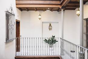 Stay Komodo Byron Suites