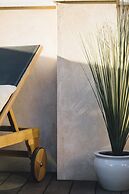 Stay Komodo Byron Suites