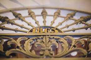 Stay Komodo Byron Suites