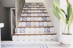 Stay Komodo Byron Suites