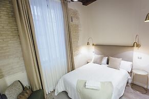 Stay Komodo Byron Suites