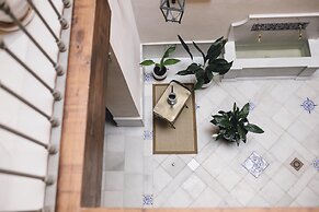 Stay Komodo Byron Suites