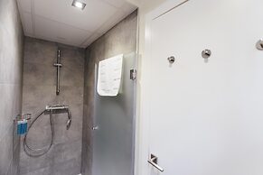 Stay Komodo Byron Suites