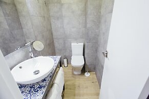 Stay Komodo Byron Suites