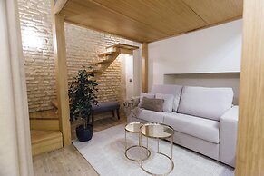 Stay Komodo Byron Suites