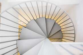 Stay Komodo Byron Suites