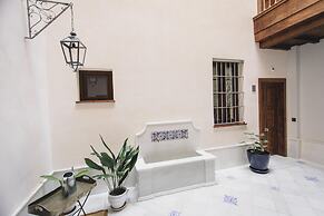 Stay Komodo Byron Suites