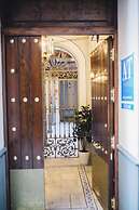 Stay Komodo Byron Suites