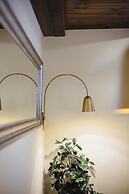 Stay Komodo Byron Suites