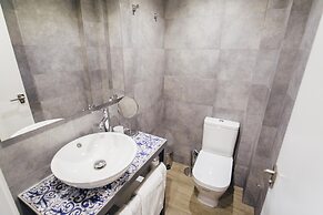 Stay Komodo Byron Suites