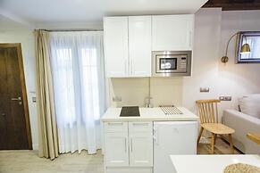 Stay Komodo Byron Suites