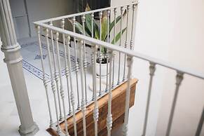 Stay Komodo Byron Suites