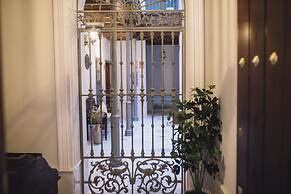 Stay Komodo Byron Suites