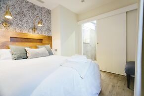 Stay Komodo Byron Suites