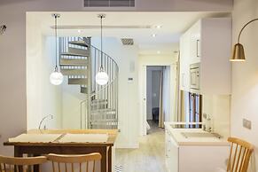 Stay Komodo Byron Suites