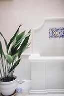 Stay Komodo Byron Suites