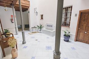 Stay Komodo Byron Suites