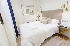 Stay Komodo Byron Suites