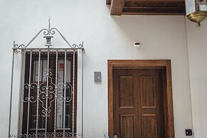 Stay Komodo Byron Suites