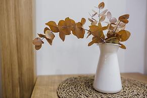 Stay Komodo Byron Suites