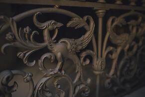 Stay Komodo Byron Suites