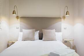 Stay Komodo Byron Suites