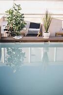 Stay Komodo Byron Suites