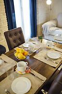 Stay Komodo Byron Suites